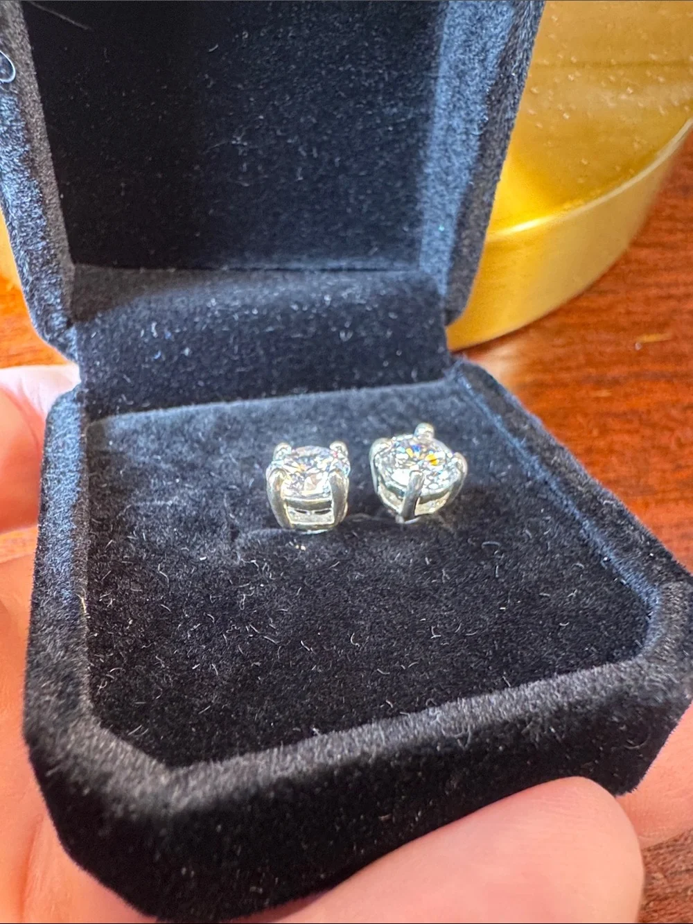 3184-Swarovski Crystal Element post‎ earrings,velvet box included